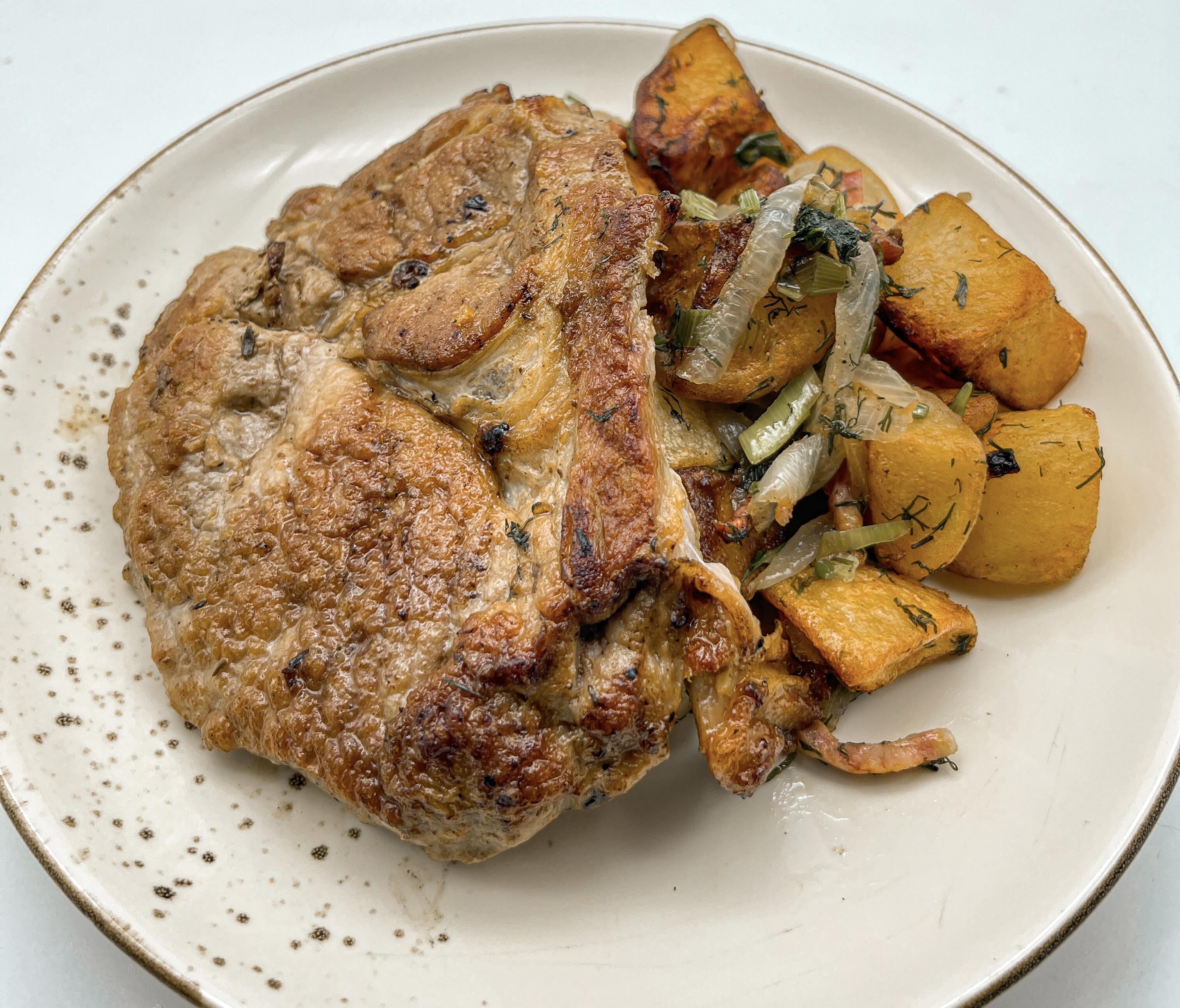 Ceafa de porc marinata in sos grecesc si cartofi taranesti 350g